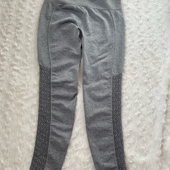 SOLD 🆕 Fabletics gym leggings - Picture 8 of 15